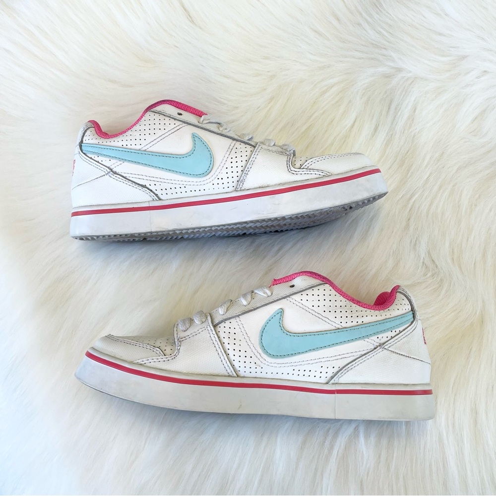 Vintage Nike Sneakers